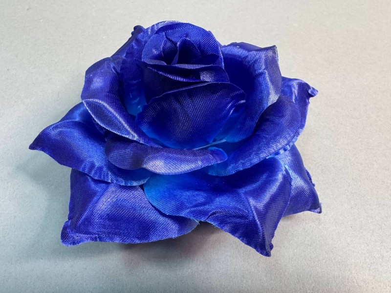 Роза большая атлас 24