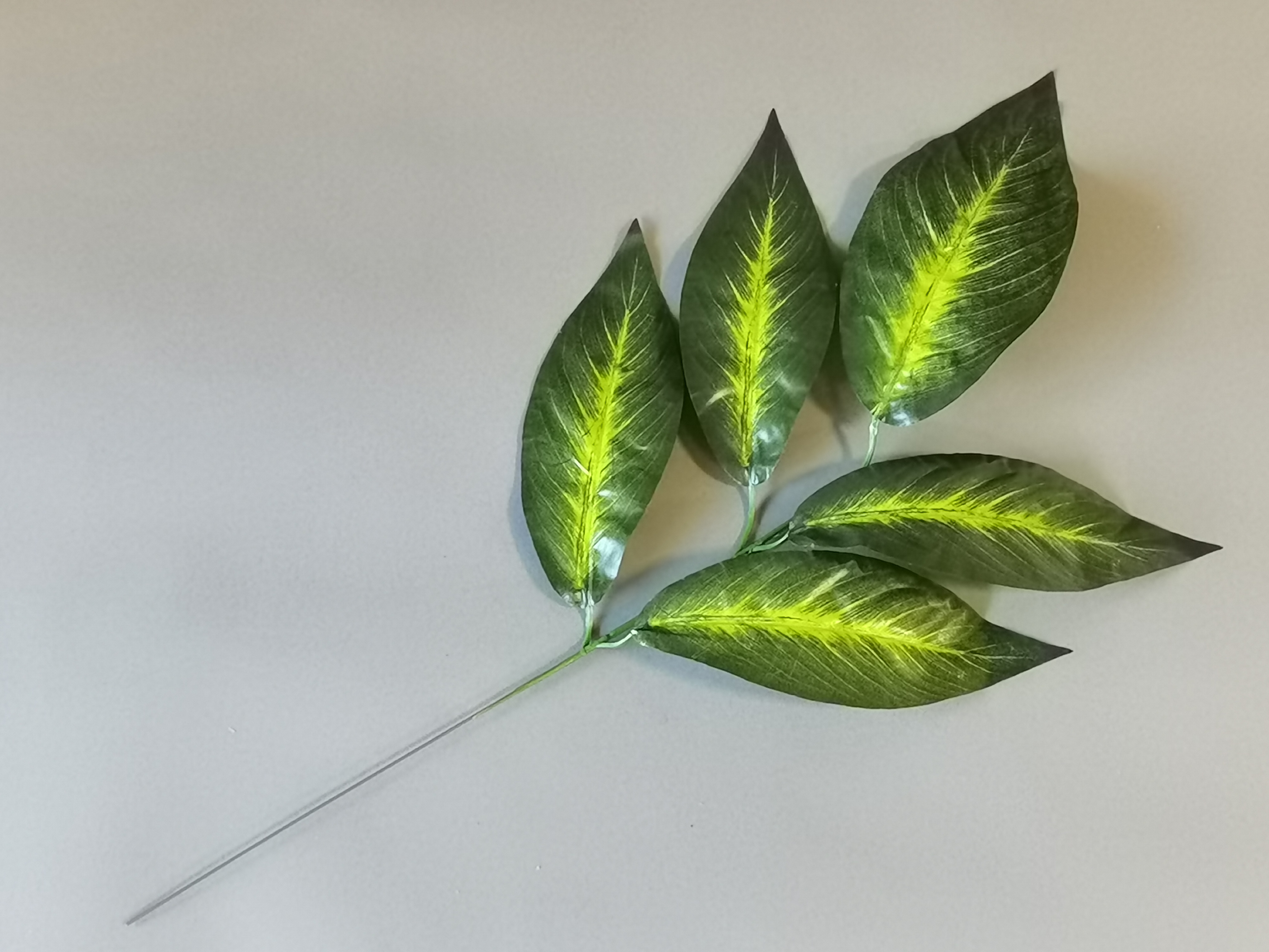 Купить оптом искусственные листья деревьев и растений для декора в ...